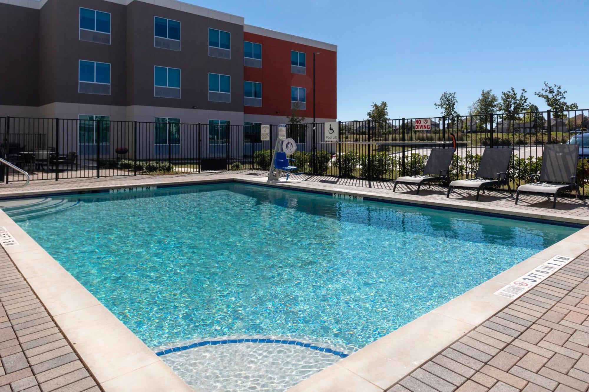 Holiday Inn Express & Suites Leander By Ihg Exterior foto